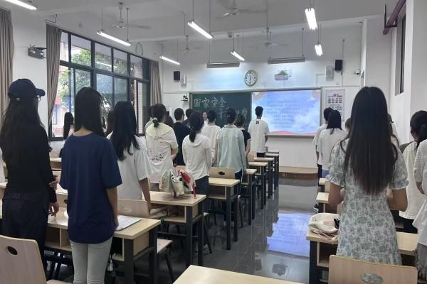 外国语学院开展四月团组织生活会