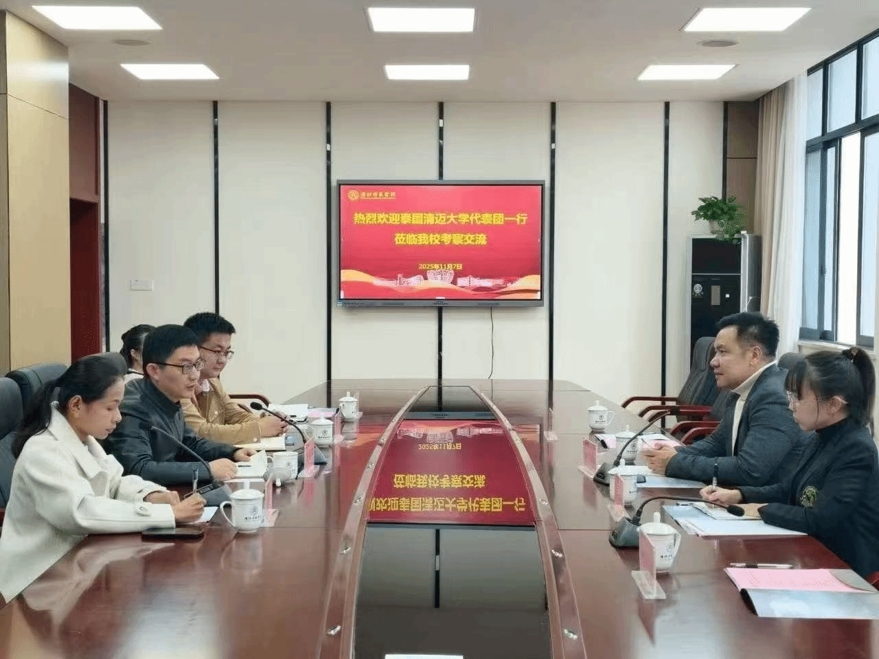 泰国清迈大学语言学院院长一行到我...