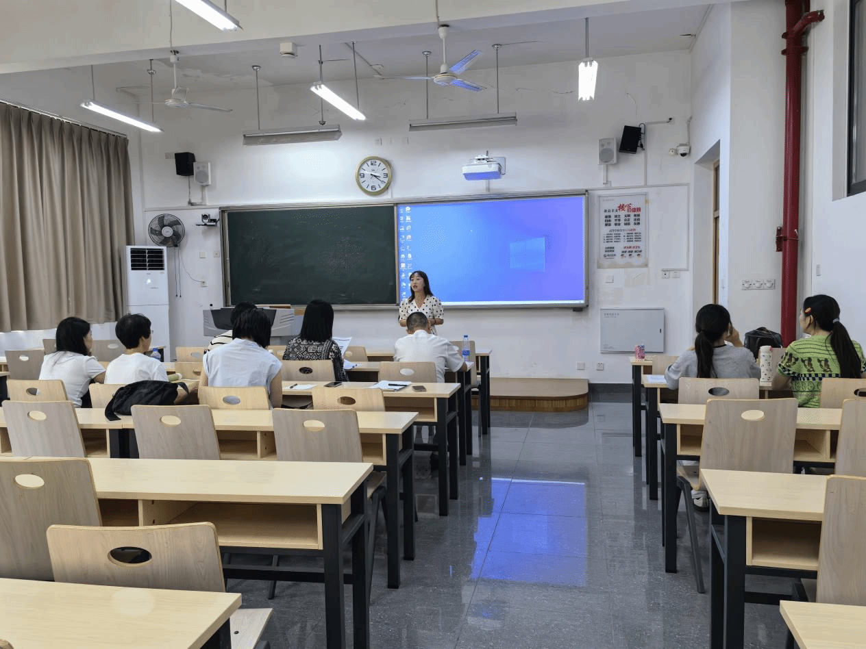 外国语学院召开师范生技能大赛指导会议